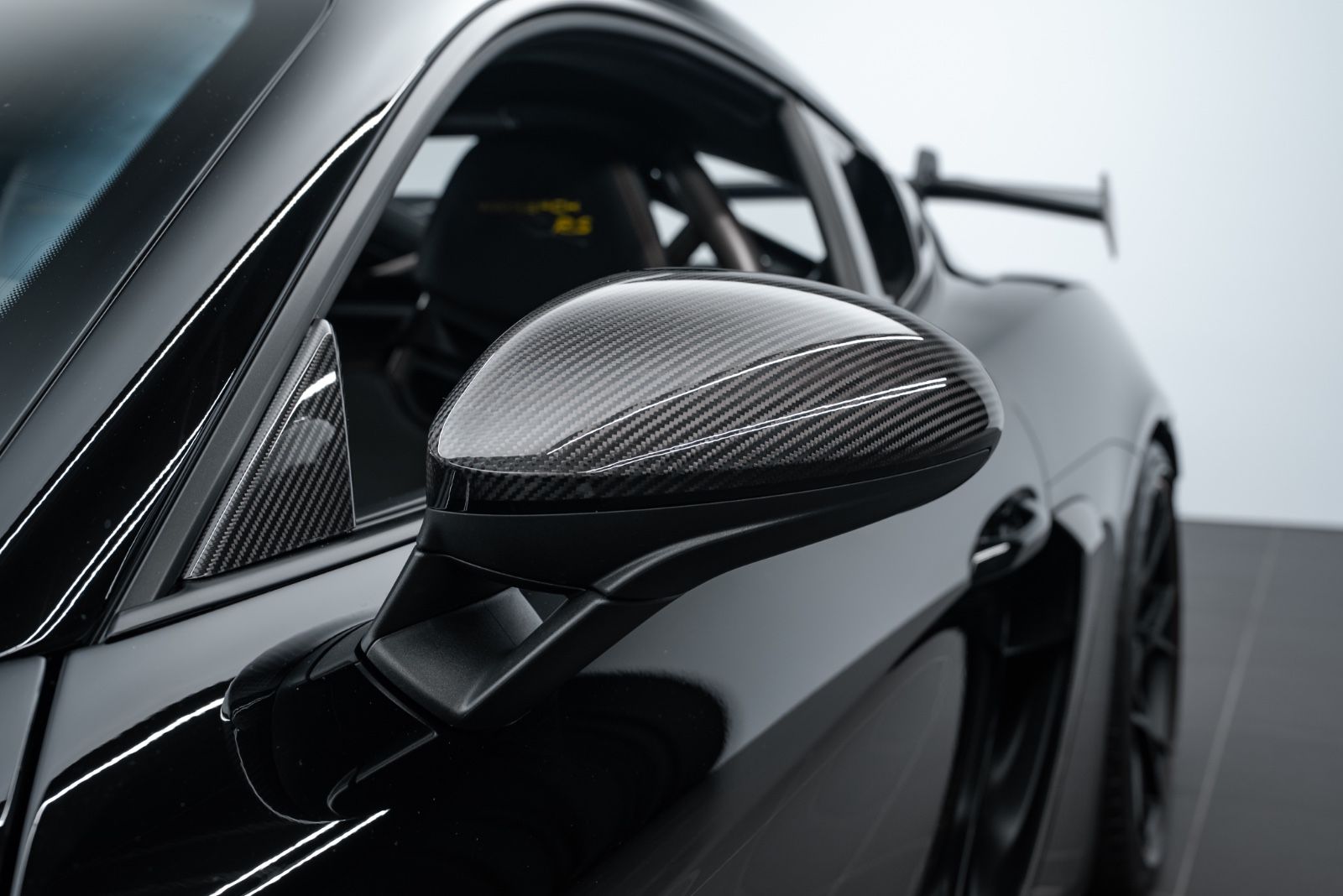 Fahrzeugabbildung Porsche 718 Cayman GT4 RS WEISSACH/PCCB/LIFT/CARBON