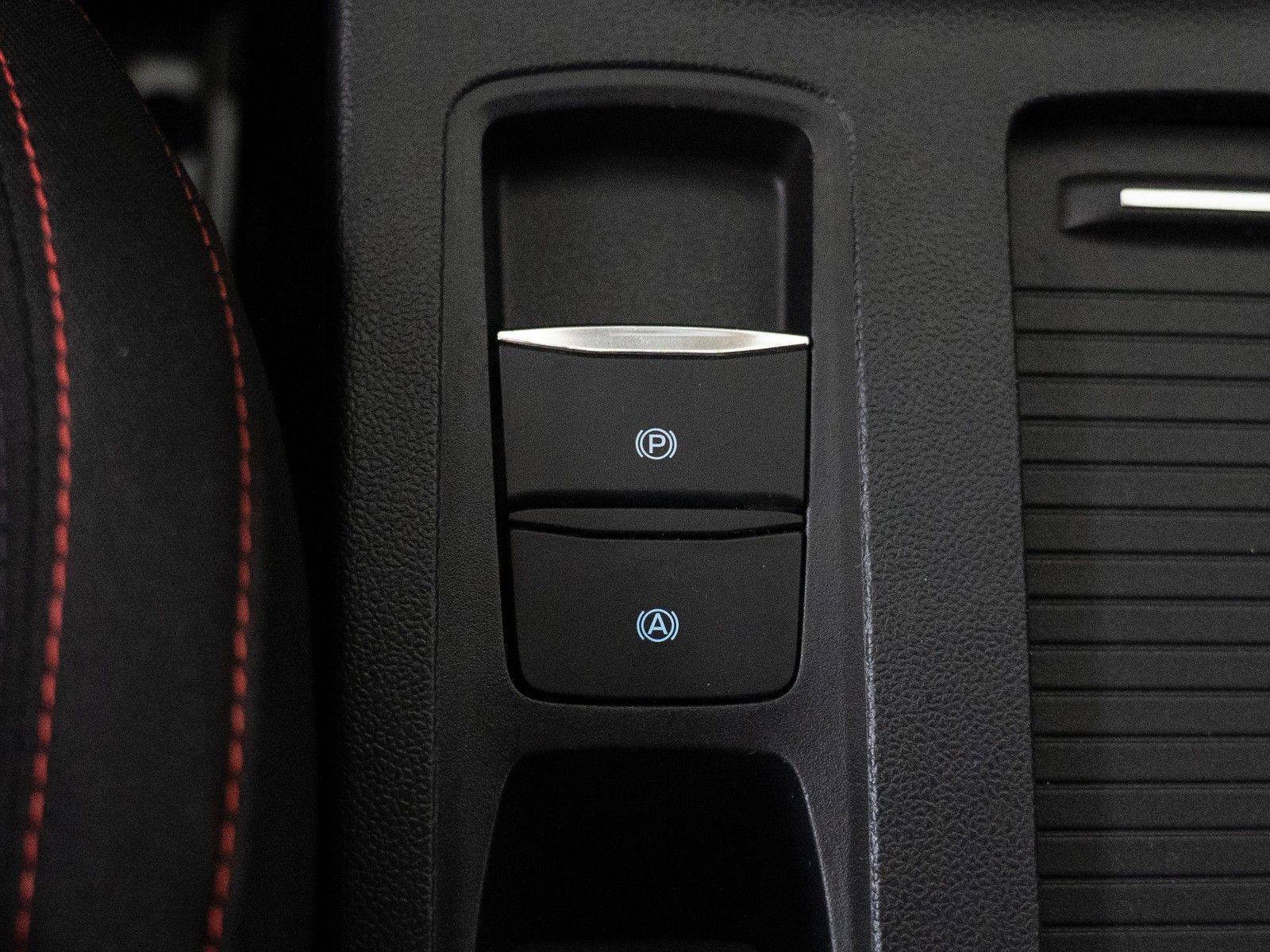 Fahrzeugabbildung Ford Focus Turnier ST-Line AUTOM./WINTER-P./AHK