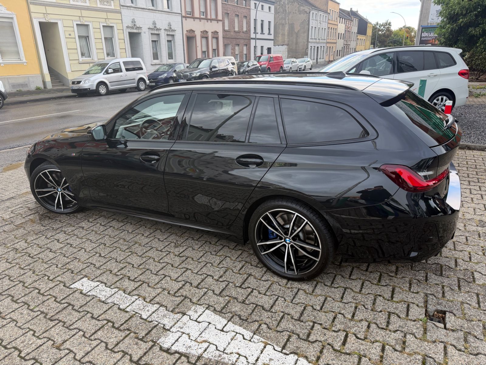 Fahrzeugabbildung BMW 330d xDrive Touring M SPORT PRO PANO STANDH. AHK