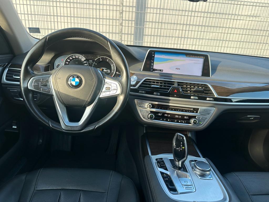 BMW 730