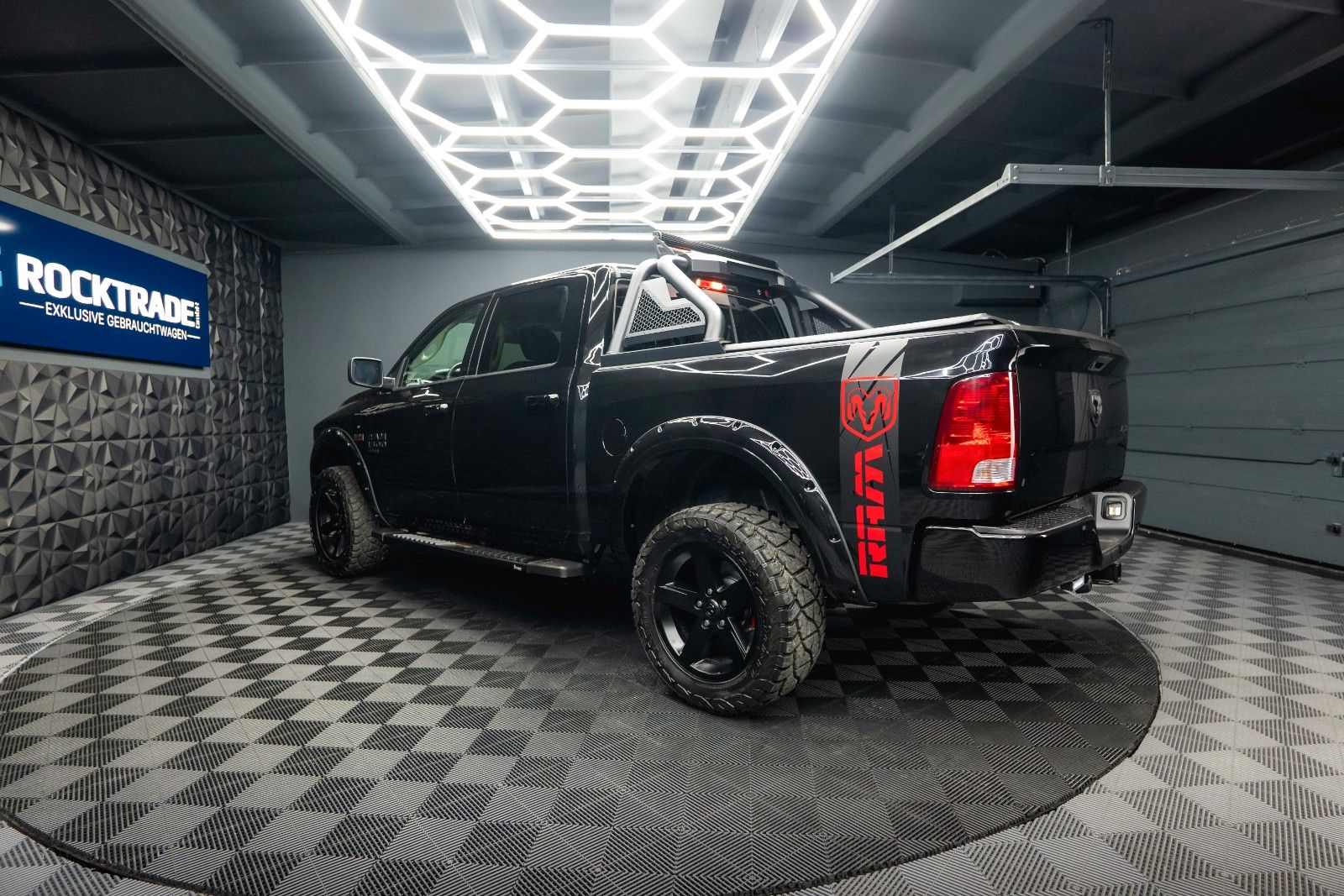 Fahrzeugabbildung Dodge RAM 5.7 V8 HEMI 4x4 OFFROAD Night-Paket *LED*AHK