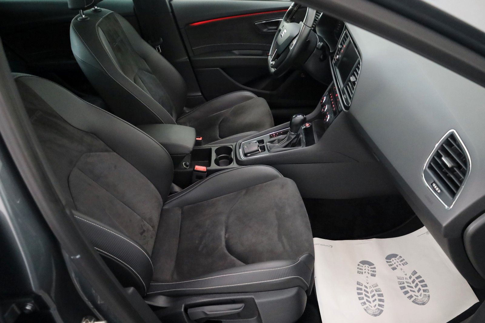 Fahrzeugabbildung SEAT Leon ST Cupra 300 4Drive TLeder,Navi,LED,PanDach
