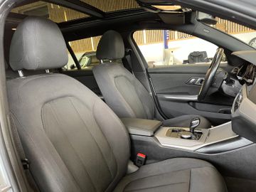 BMW 318d Touring  *1.HAND*19%MWST.*PANO*NOTRUFSYSTEM