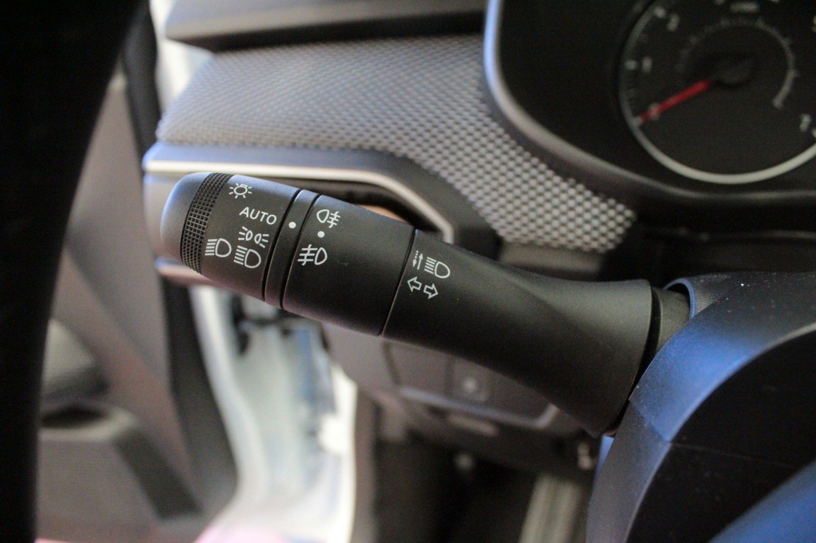 Fahrzeugabbildung Dacia Sandero TCe 90 Stepway auto Expression*Winterp.*