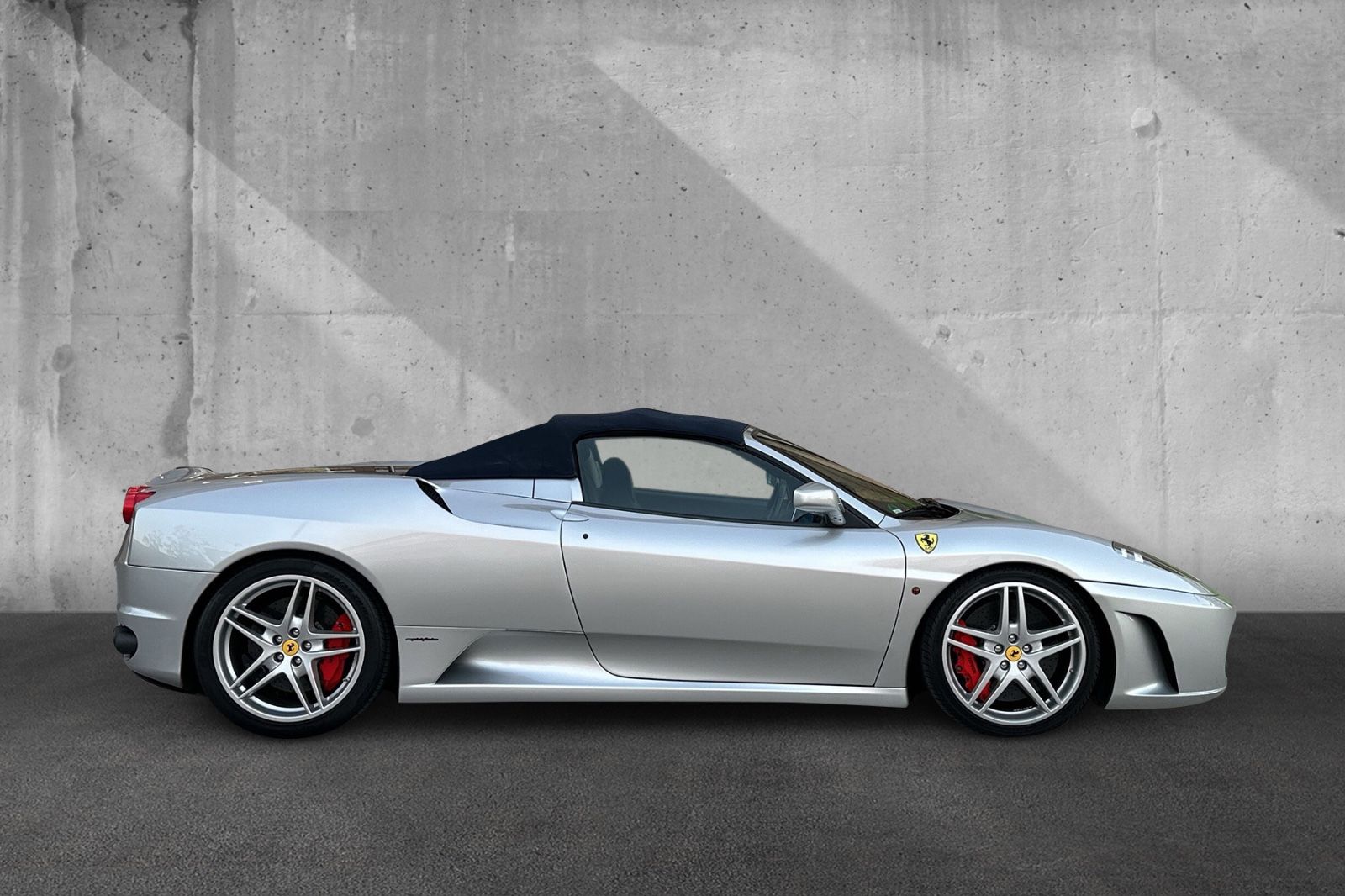 Fahrzeugabbildung Ferrari F430 Spider*PDC*Embleme*HiFi