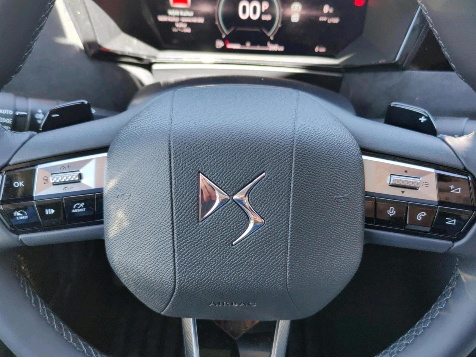 DS Automobiles Nº4 ÉTOILE + Alcantara HYBRID 145 PS