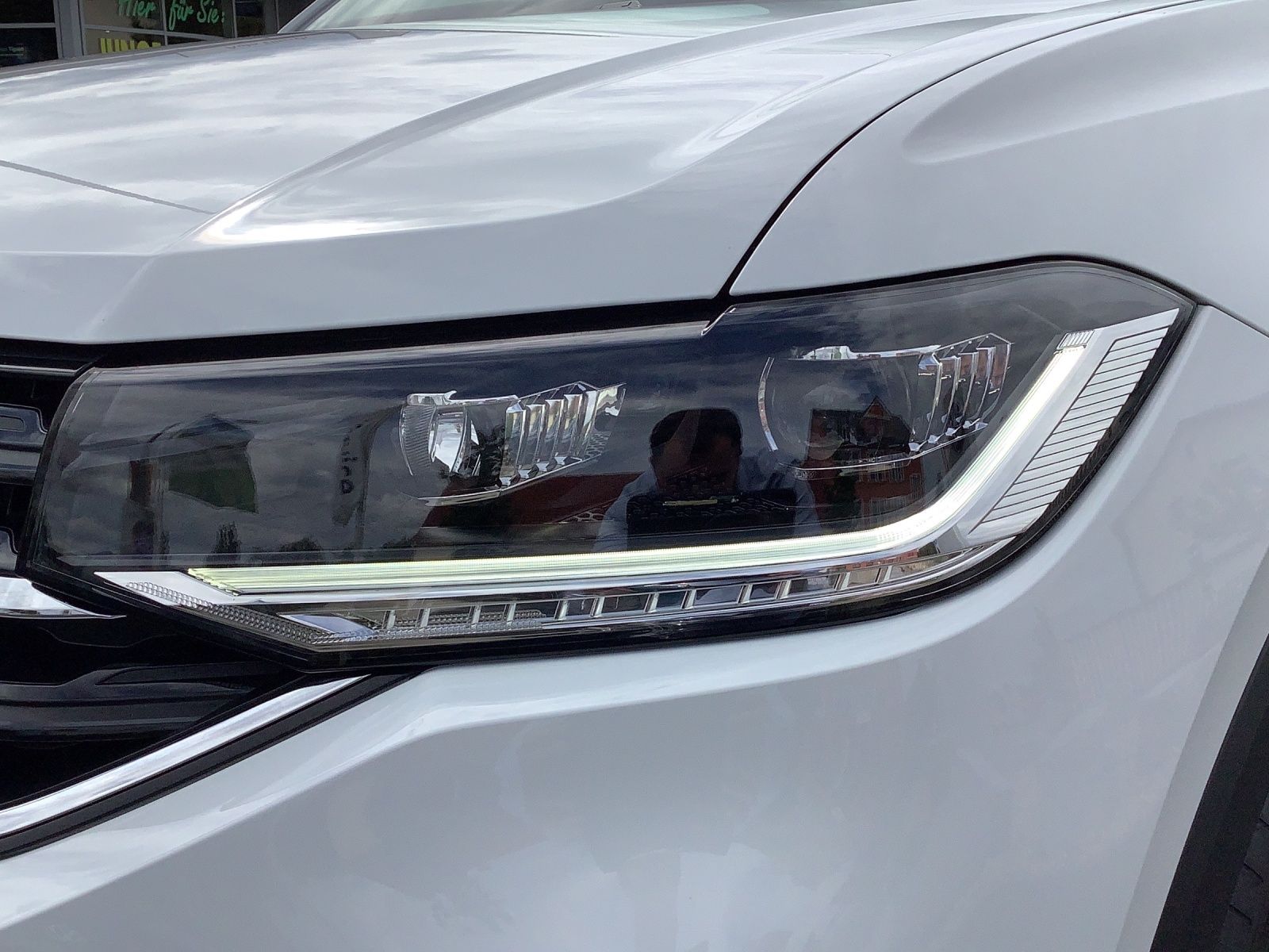 Fahrzeugabbildung Volkswagen T-Cross DSG AHK Kamera ACC Navi LED