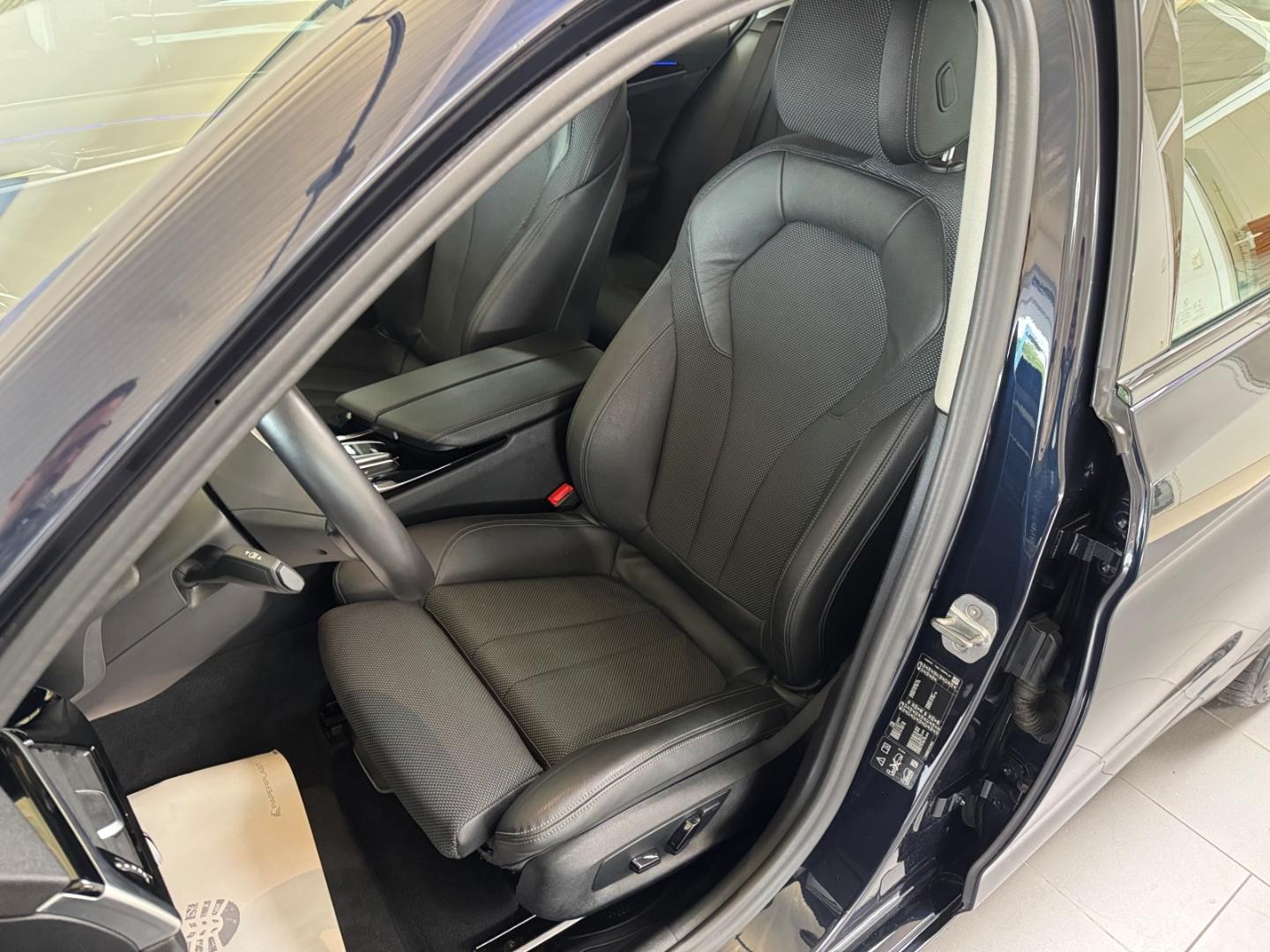 BMW 520 D XDRIVE Standh. AHK KAMERA Navi.-Prof.