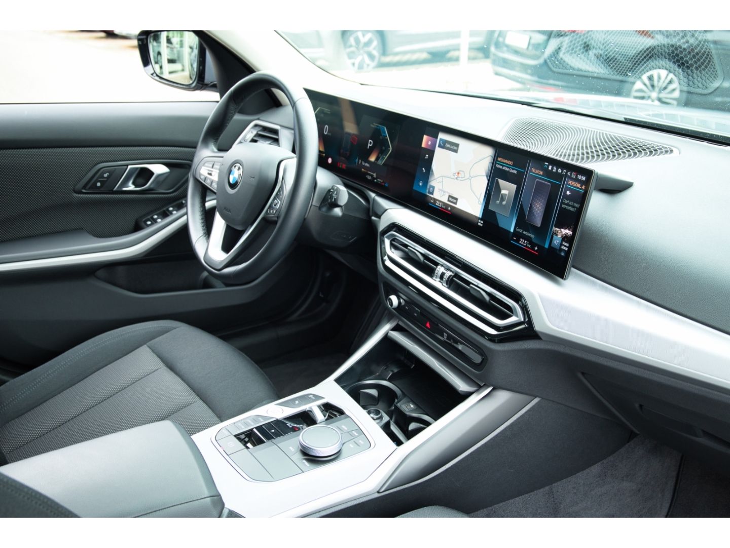 BMW 320 d xDrive Touring Navi LED SHz Apple CP foto 16