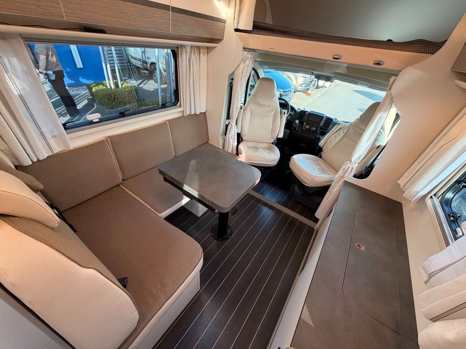 Fahrzeugabbildung XGO Dynamic 39 Lounge - Markise, Fahrradträger -
