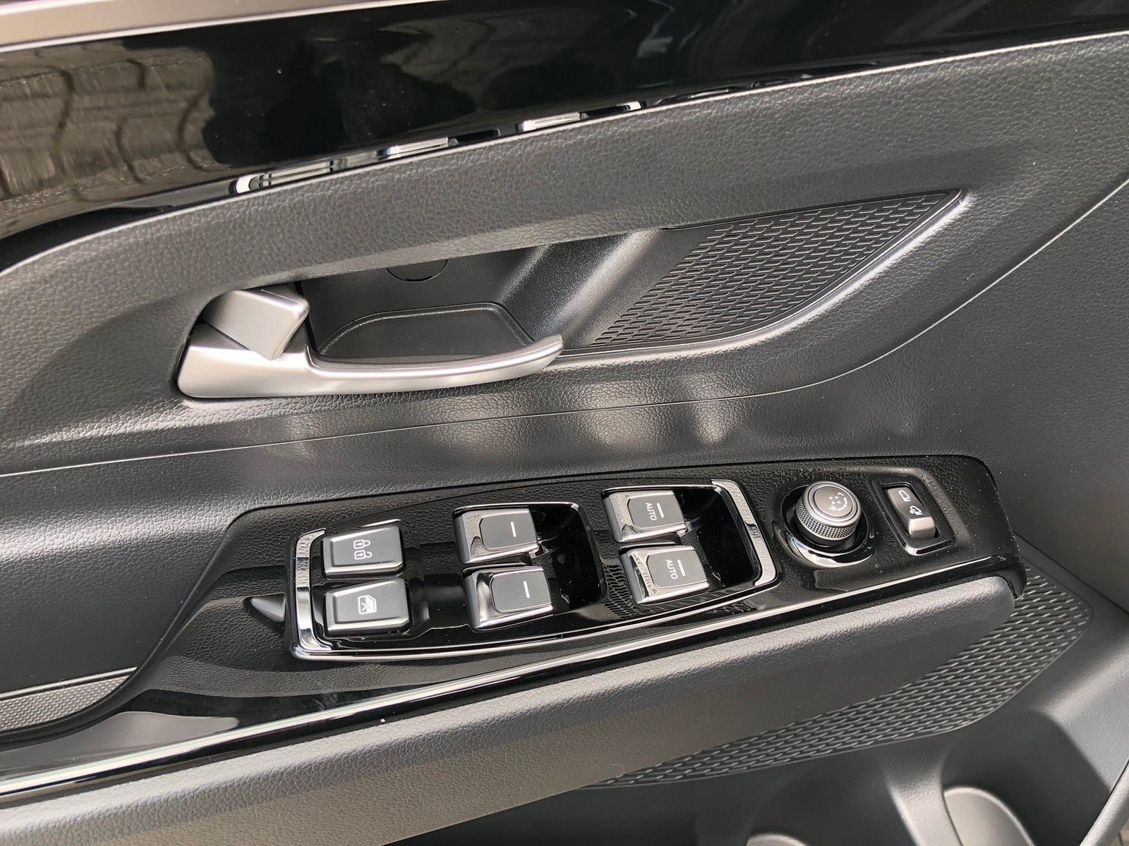Fahrzeugabbildung KGM KORANDO+BLACKLINE+AMBIENTE+KAMERA+SH+LED++++++++