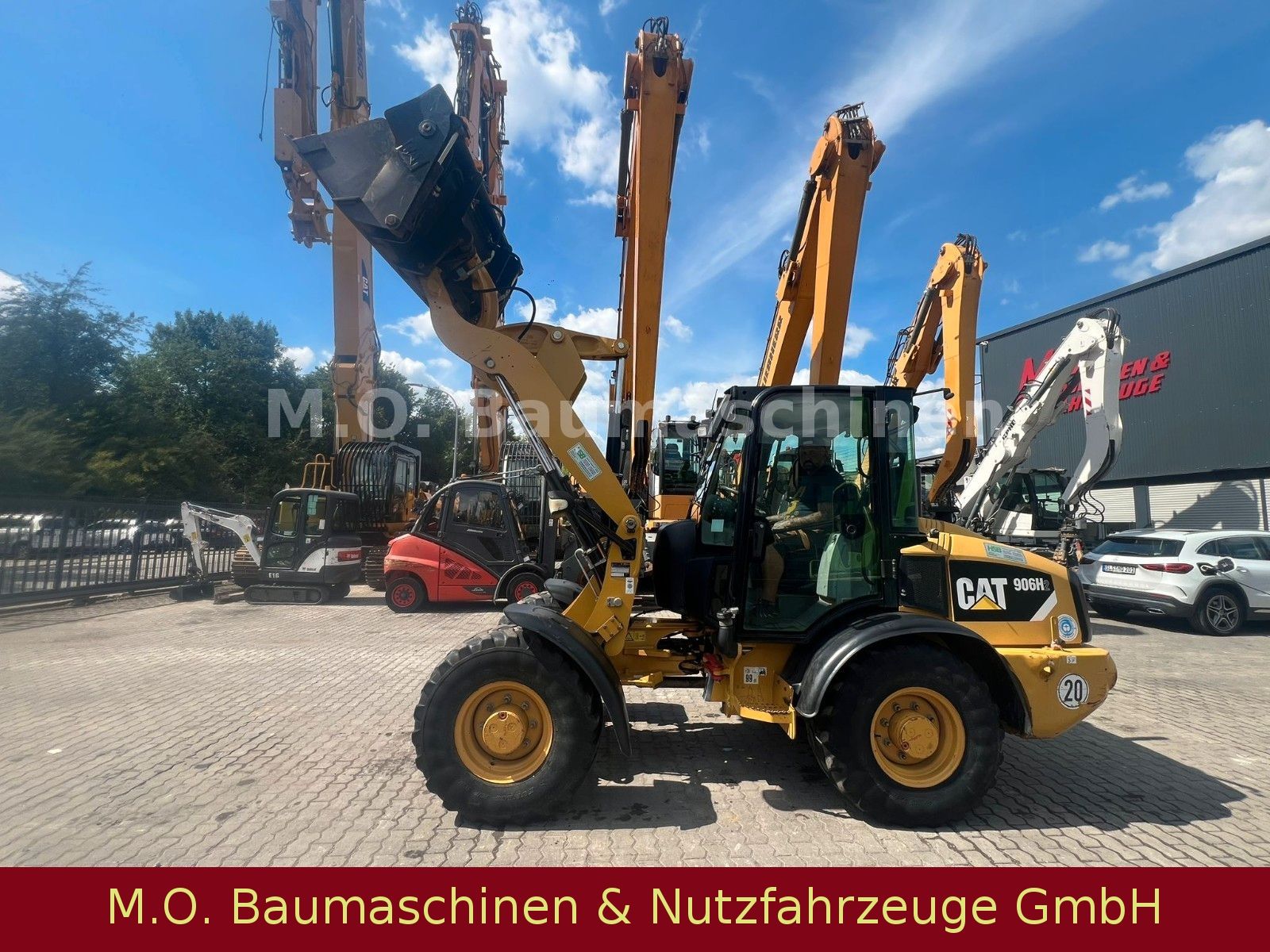 Fahrzeugabbildung CAT 906 H -2 / Klappschauefl / Gabel / SW/