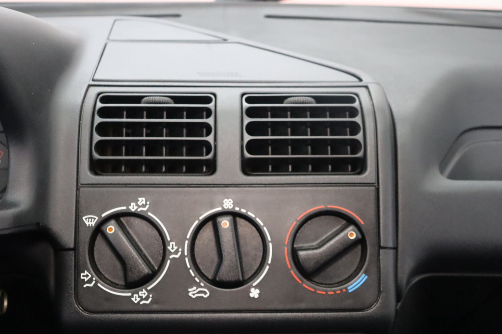 Fahrzeugabbildung Peugeot 205 Auto Forever * 1. Hand * wenig Kilometer