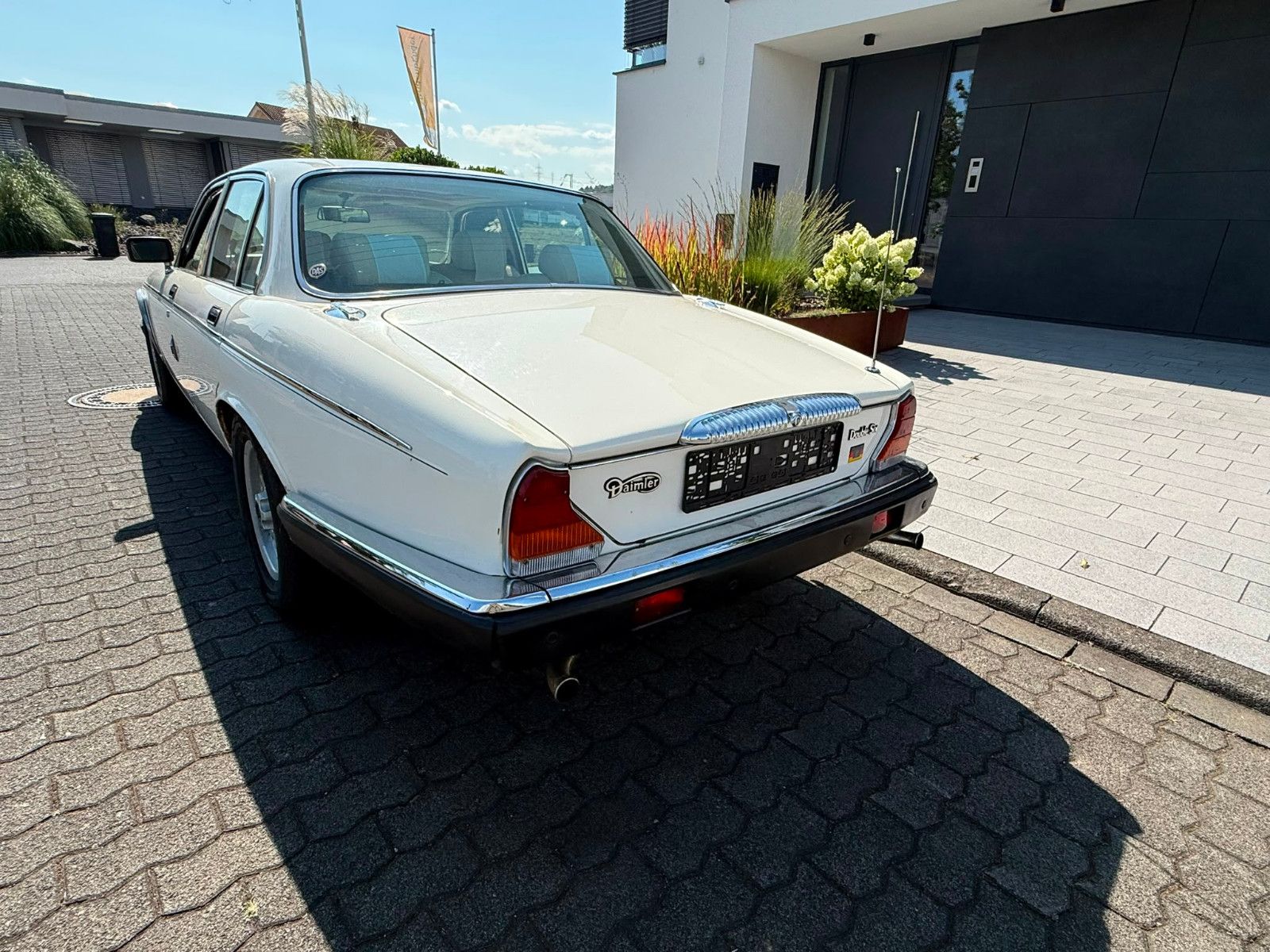 Fahrzeugabbildung Jaguar XJ12 Double Six Serie 3 Daimler H-KENNZEICHEN