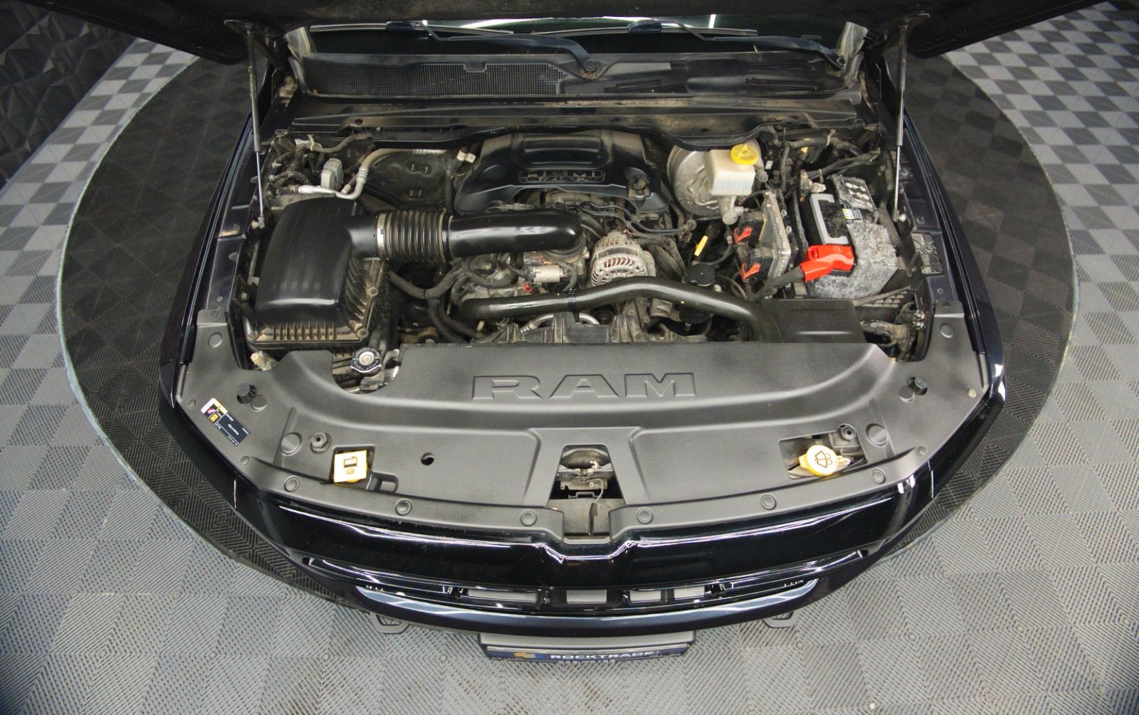 Fahrzeugabbildung Dodge RAM 5.7 V8 HEMI 4x4 OFFROAD Night-Paket LONGBED