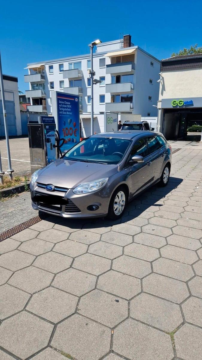 Ford Focus 2014 — interior