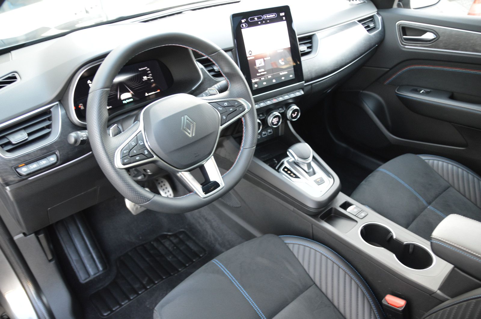 Fahrzeugabbildung Renault Arkana TCe 160 Mild-Hybrid Schiebedach Esprit A