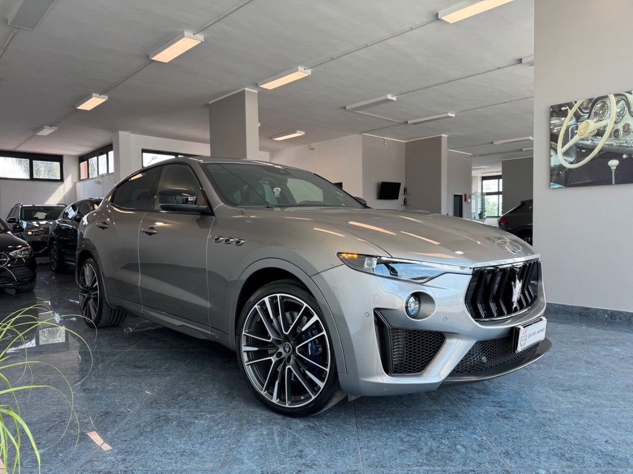 Maserati Levante 3.8 V8 Trofeo 580cv Tetto 22" C imagem 3