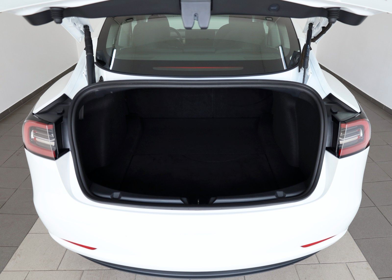Fahrzeugabbildung Tesla Model 3 Long Range AWD, Autopilot 3, Panorama,WR