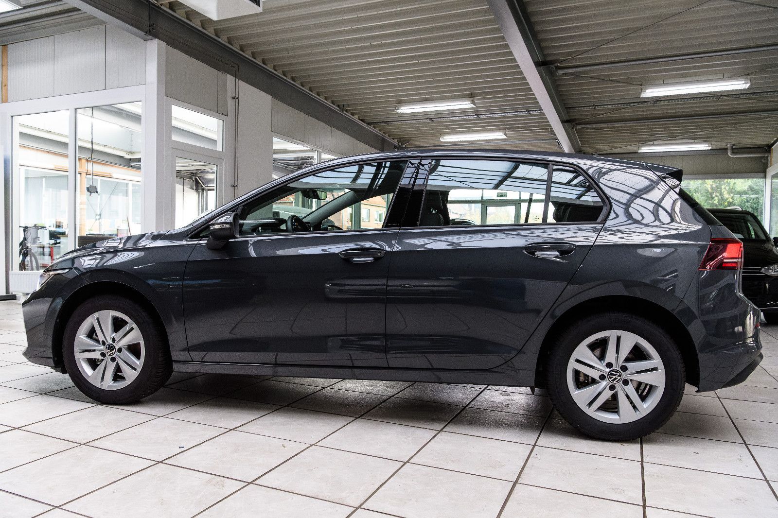 Fahrzeugabbildung Volkswagen Golf VIII. 1.5 TSI 110 kW *+LED+SHZ+ACC+RFK+LHZ