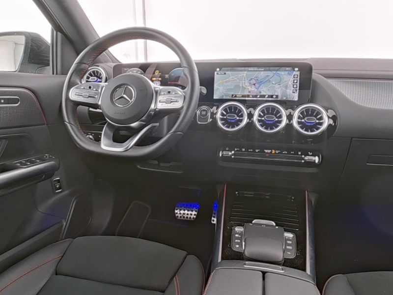 Fahrzeugabbildung Mercedes-Benz EQA 300 4M AMG Advanced Kamera LED Augm.Reality