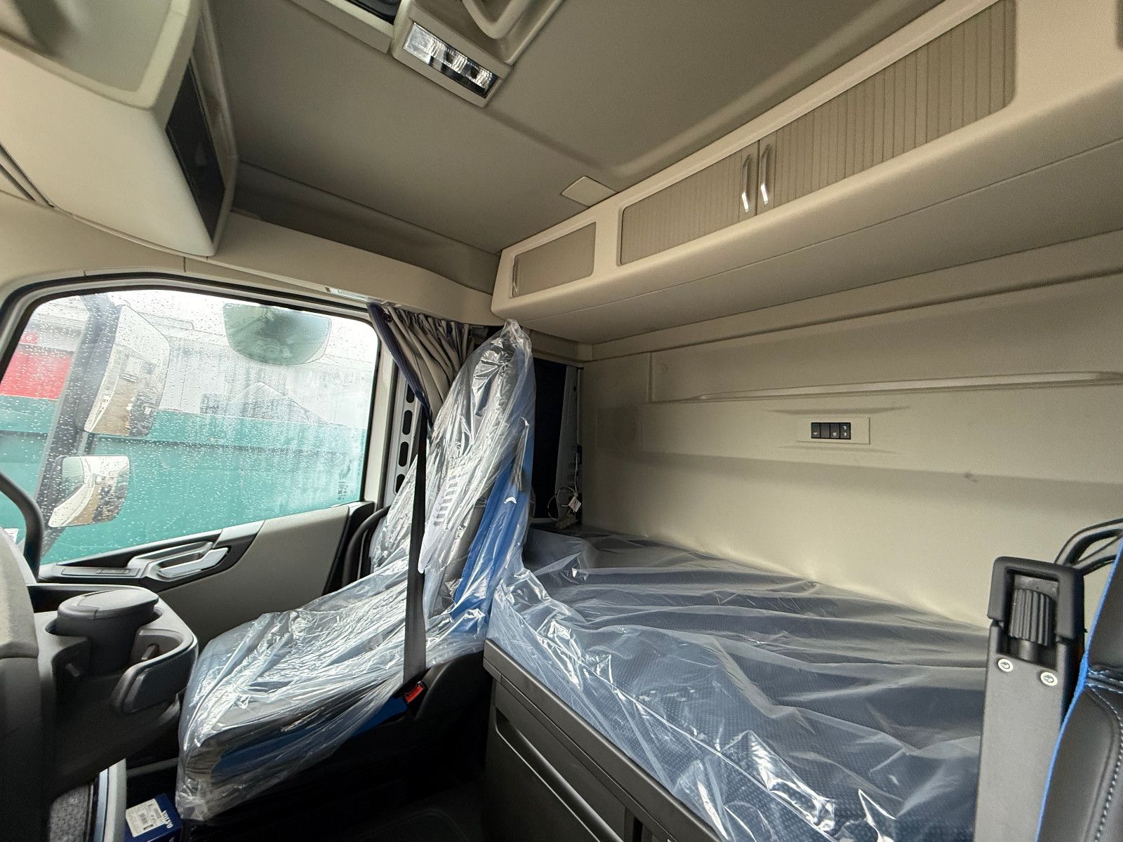 Fahrzeugabbildung Volvo Volvo FH 420 Maschinentransporter Rampennen.
