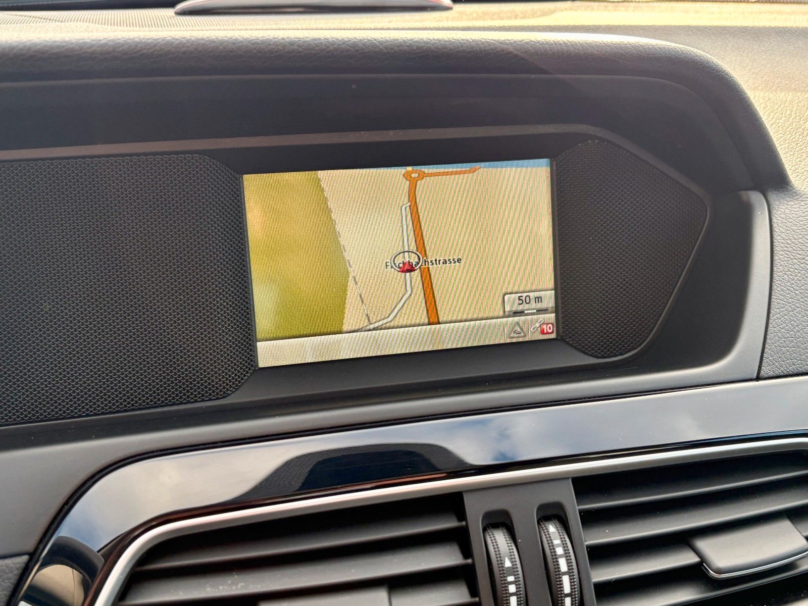 Fahrzeugabbildung Mercedes-Benz C 180 CGI Limo Classic Aut. Navi el. Sitze SPORT