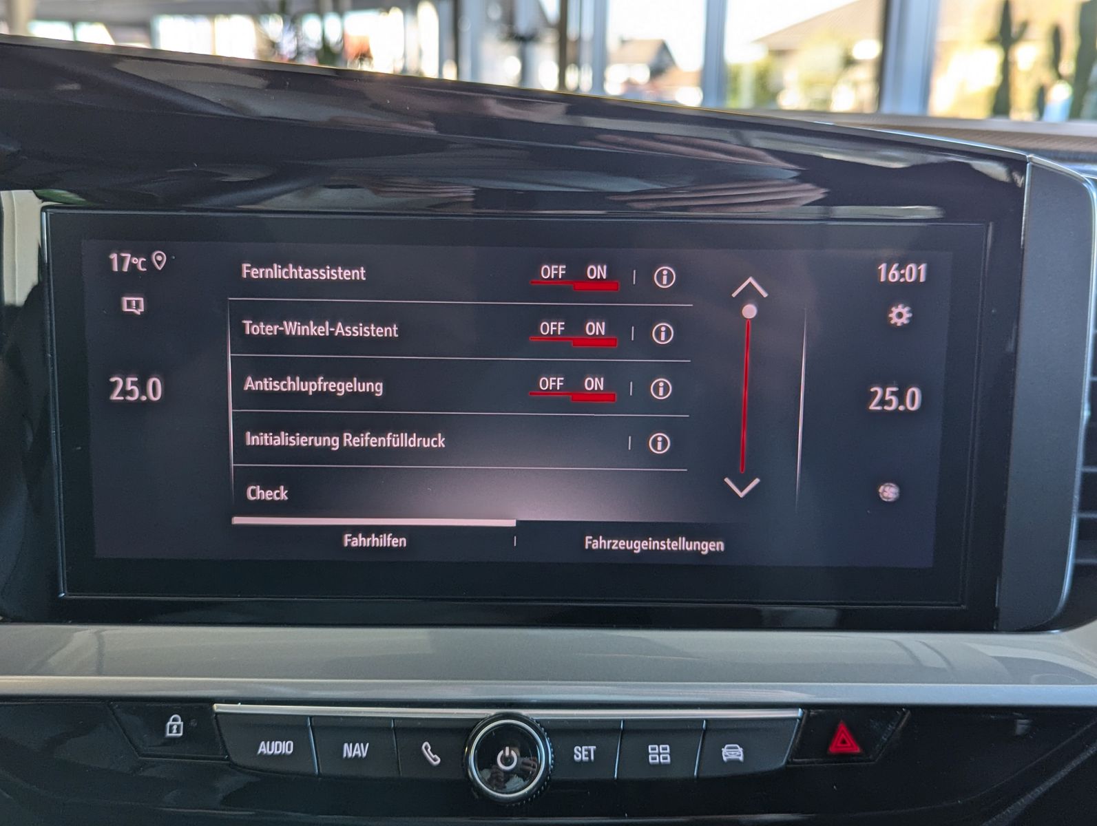 Fahrzeugabbildung Opel Mokka 1.2 Ultimate Aut. Winter-Paket Kamera ACC