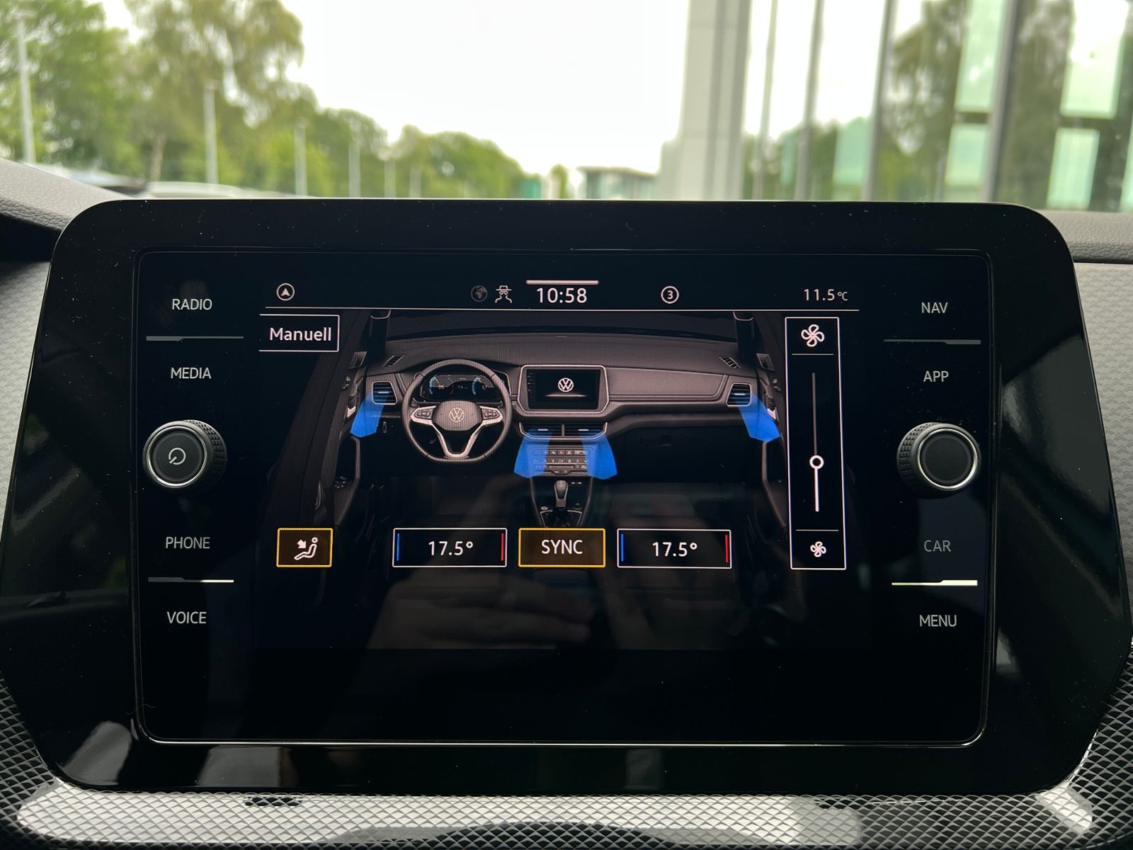 Fahrzeugabbildung Volkswagen T-Cross Life 1.0 l TSI *LED,ACC,Navi,Kamera,16''