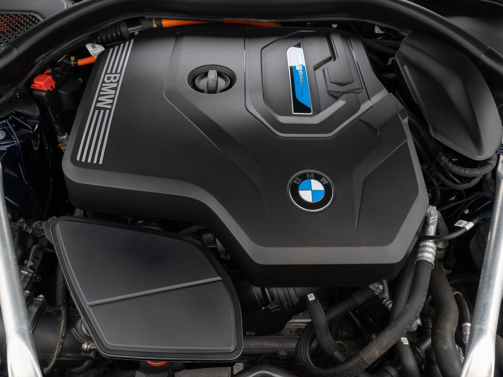 Fahrzeugabbildung BMW 530e Kamer Laser HUD DAB H/K Komfort Alarm Sport