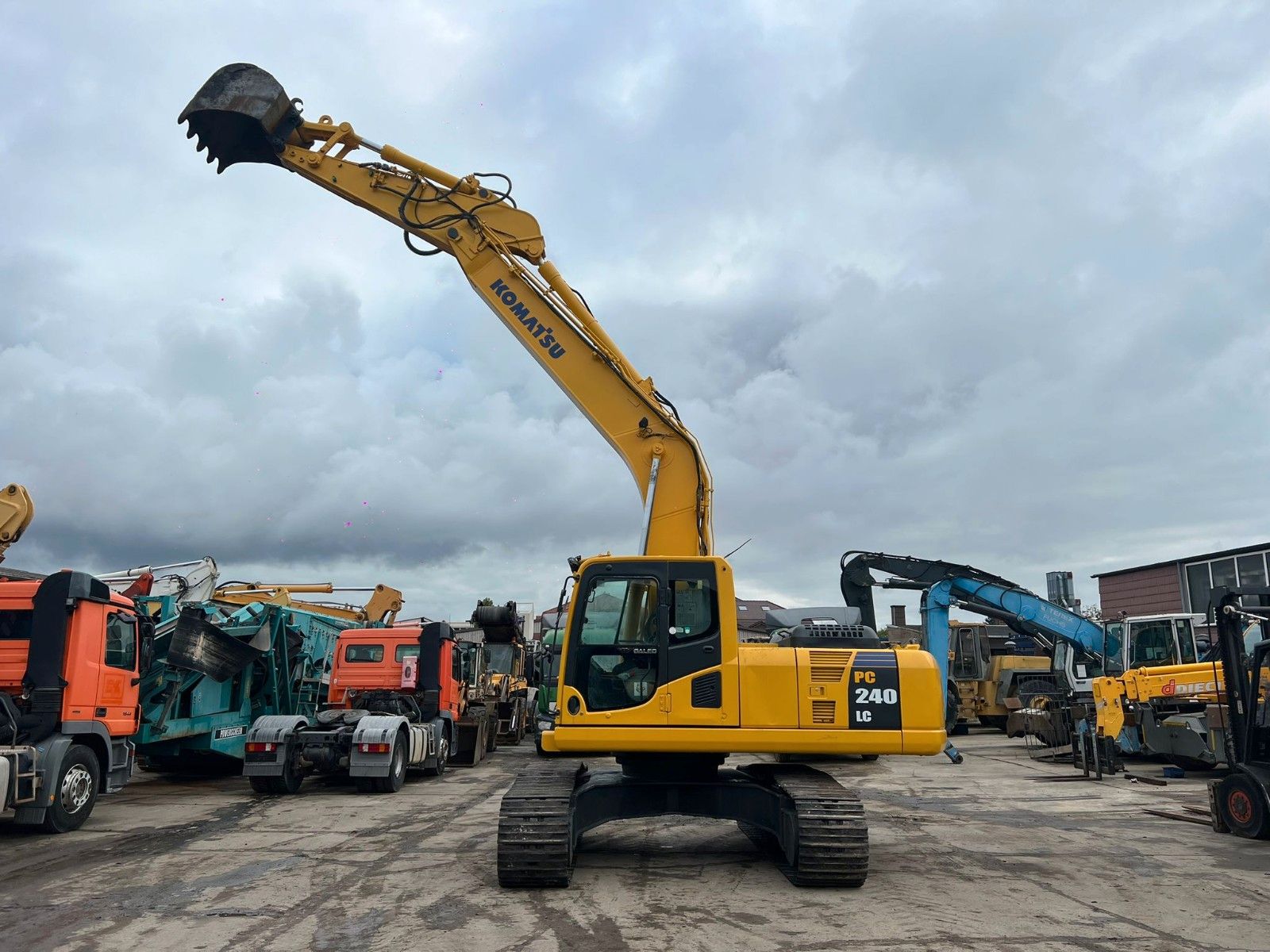 Fahrzeugabbildung Komatsu PC 240 LC-8 /Hammerleitung/ AC /