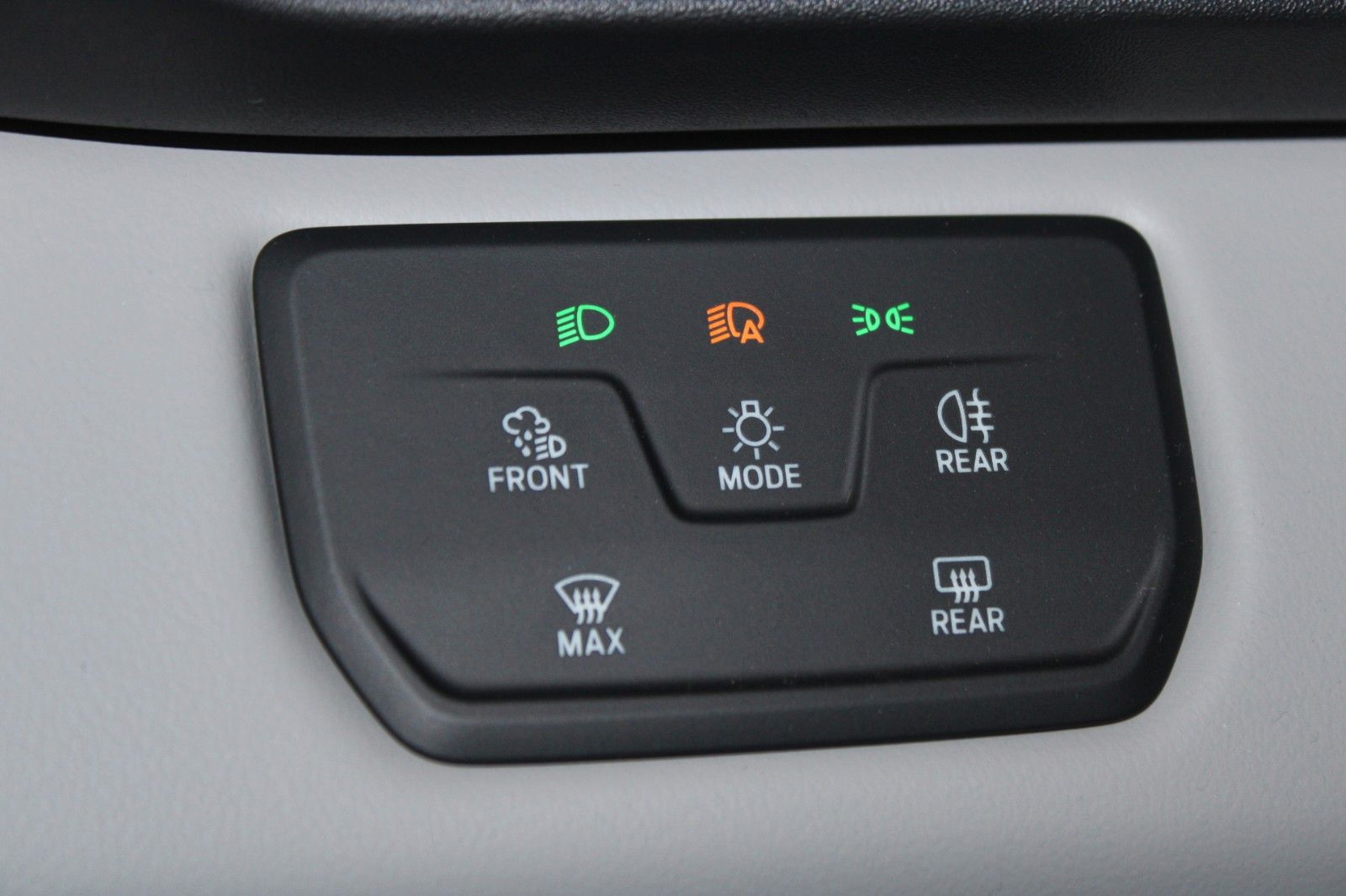 Fahrzeugabbildung Ford Explorer BEV Extended Range  RWD Premium mit AHK