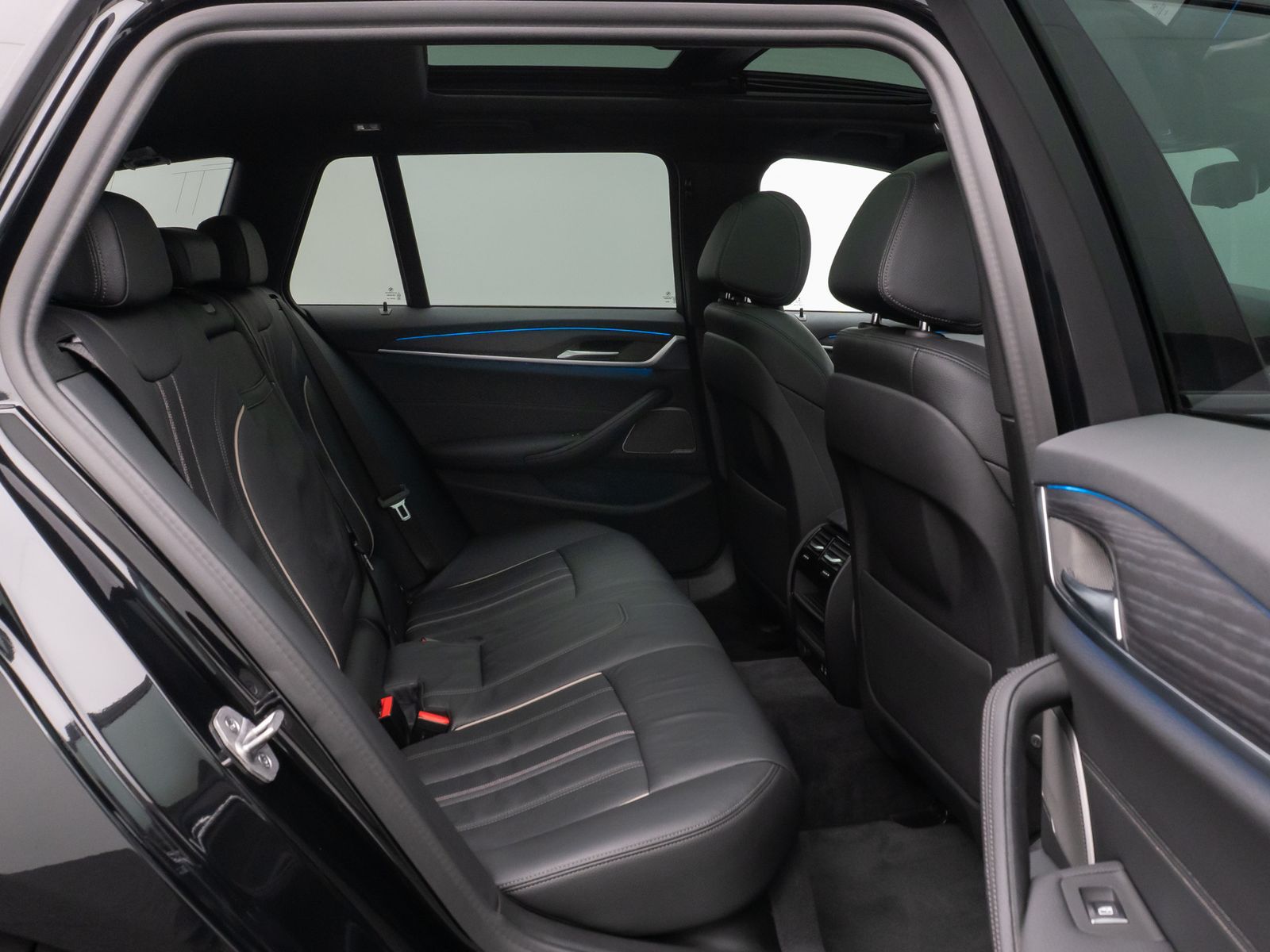 Fahrzeugabbildung BMW 530e xD M Sport Panorama HUD DAB H/K PDC AHK