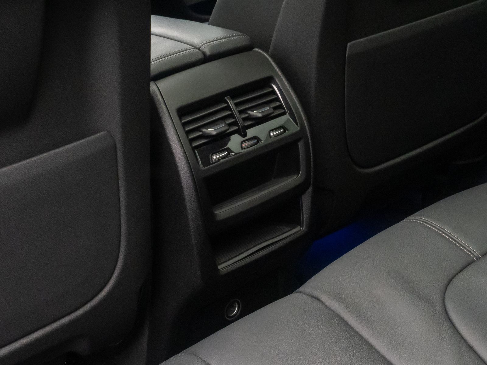 Fahrzeugabbildung BMW X5 xD30d M Sport 360&deg; HUD SoftCl Panorama 22Zoll