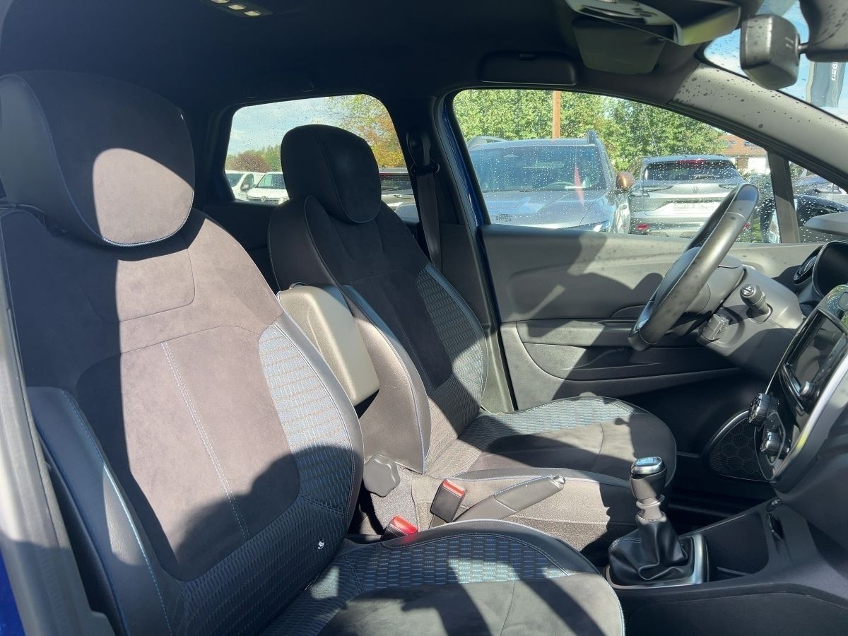 Fahrzeugabbildung Renault Captur Version S TCe 150 GPF ABS Fahrerairbag ES - mit KI generiert/bearbeitet