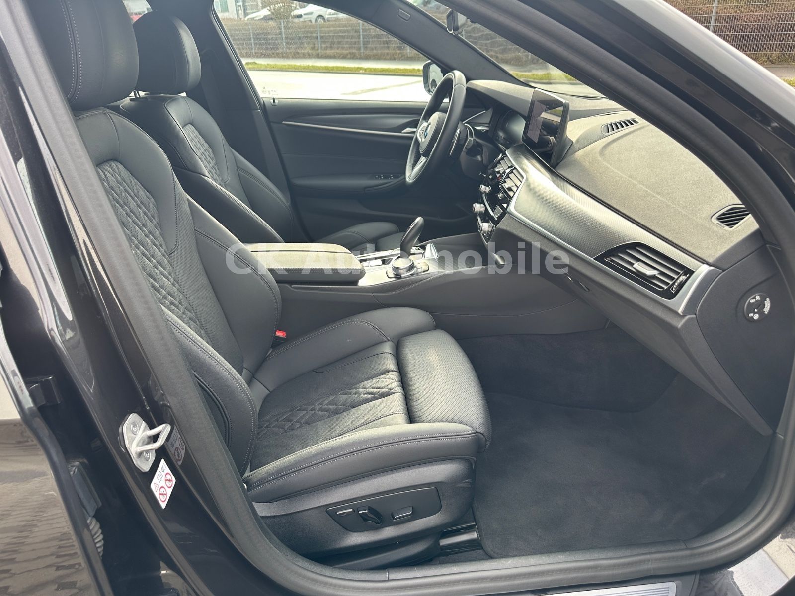 Fahrzeugabbildung BMW 520dxDrive Touring M-Sport/Laser/Head-Up/ACC/AHK