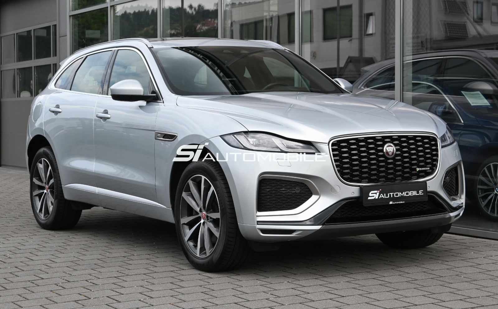 Fahrzeugabbildung Jaguar F-Pace D300 R-DYNAMIC SE AWD °ACC°AHK°HUD°PANO°
