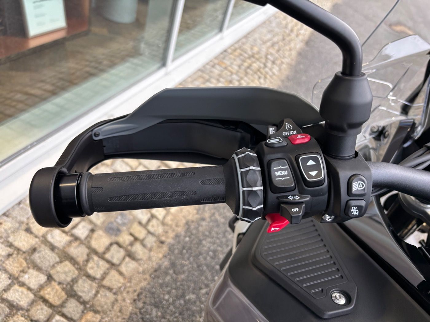 Fahrzeugabbildung BMW R 1300 GS Adventure Triple Black