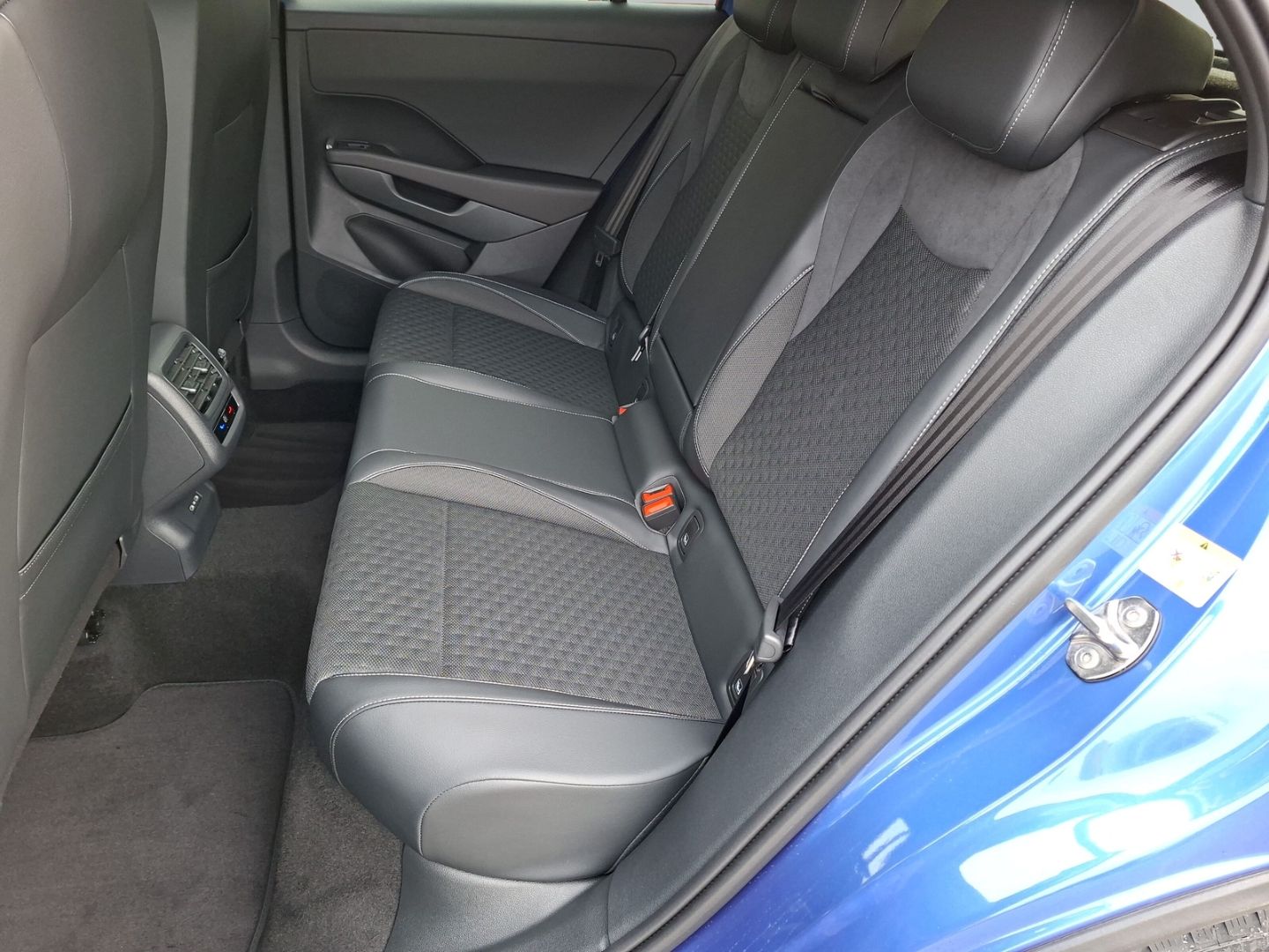 T-Roc 1.5 eTSI DSG R-Line *MATRIX*HUD*