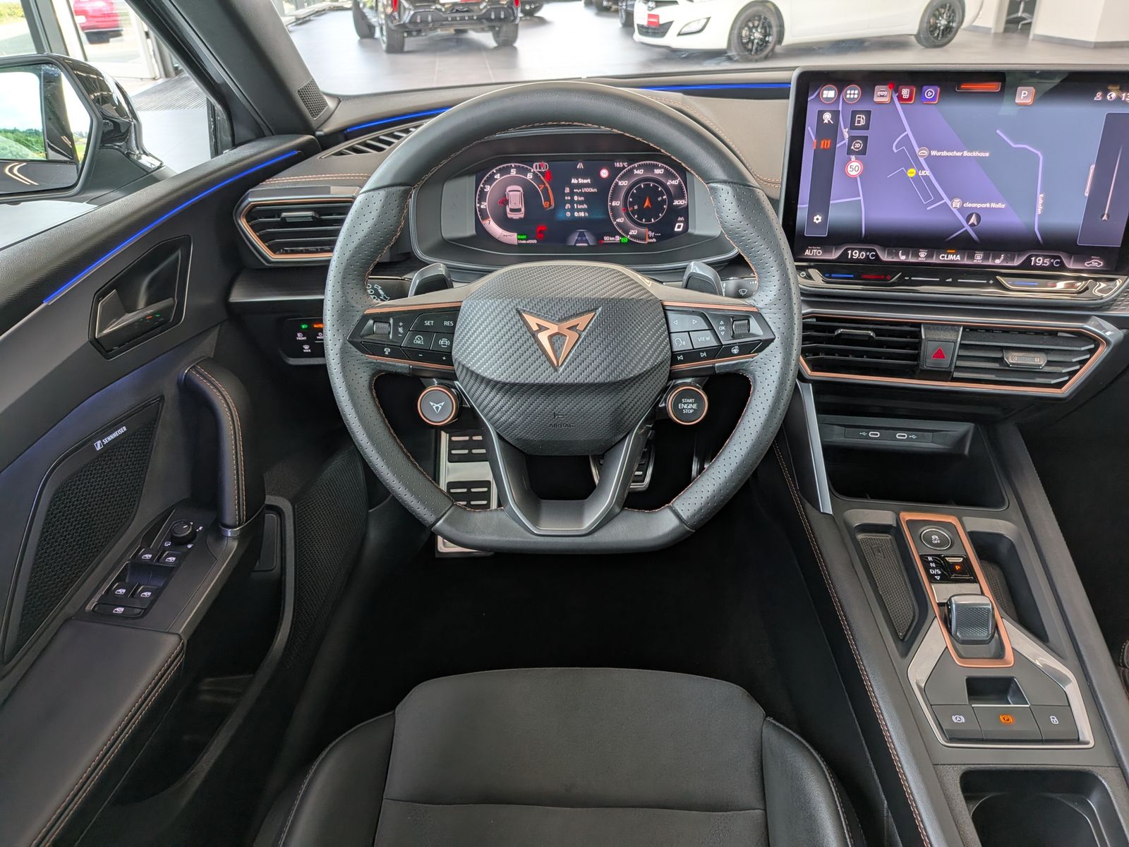 Fahrzeugabbildung CUPRA Leon 1.5 eTSI DINAMICA MATRIX ACC PANO AHK 5J-Ga