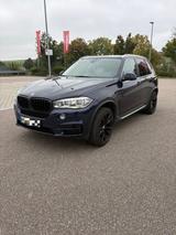 BMW X5 xDrive30d - - BMW X5 mit Diesel-Antrieb: Blau