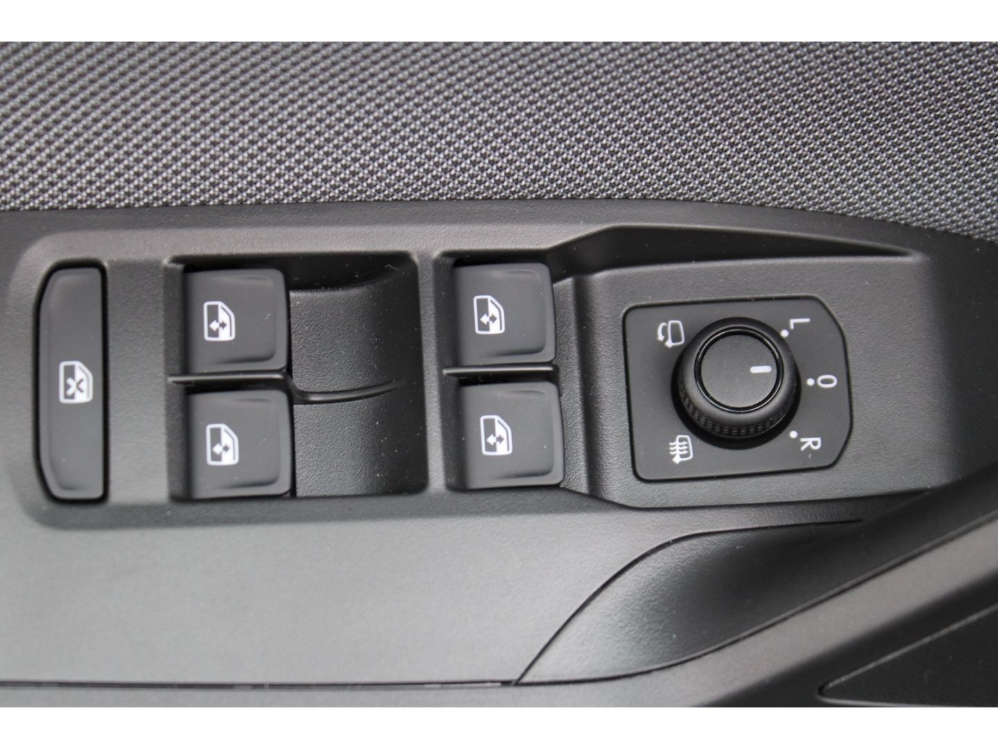 Fahrzeugabbildung SEAT Leon 1,5 TSi Style ACC LED Navi FullLink DAB RFK