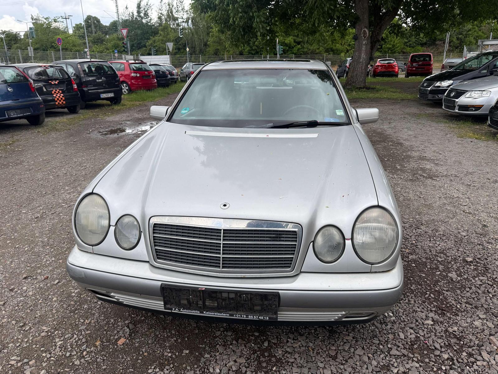 Mercedes-Benz E 240 E 240 Avantgarde