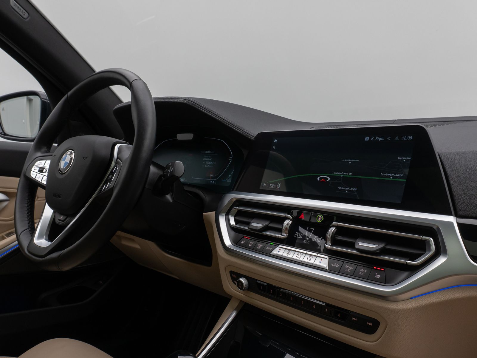 Fahrzeugabbildung BMW 320d xD LuxuryLine Kamera HUD DAB H/K AHK Komfor