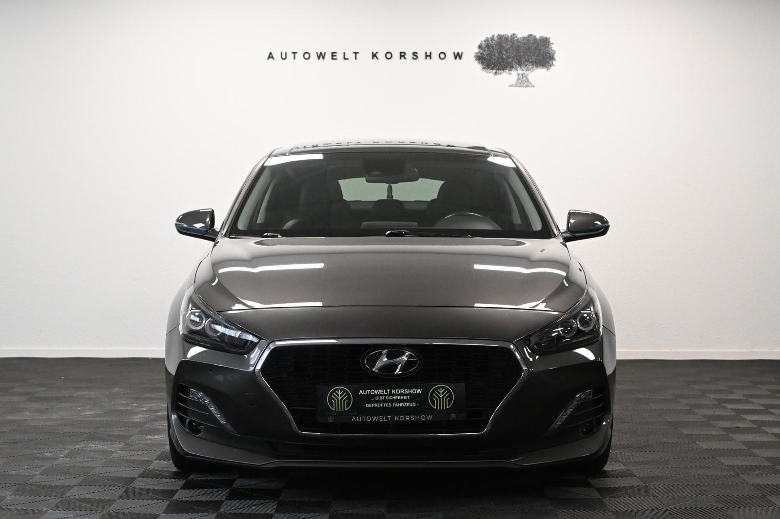 Hyundai i30 Premium *KAMERA*KESSY*LENKRADHZ*SHZ*CARPLAY