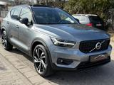 Volvo XC40 T5 AWD|R-DESIGN|Panorama|Alcantara|AHK|360 - gebrauchte Volvo XC40 aus dem Jahr 2018