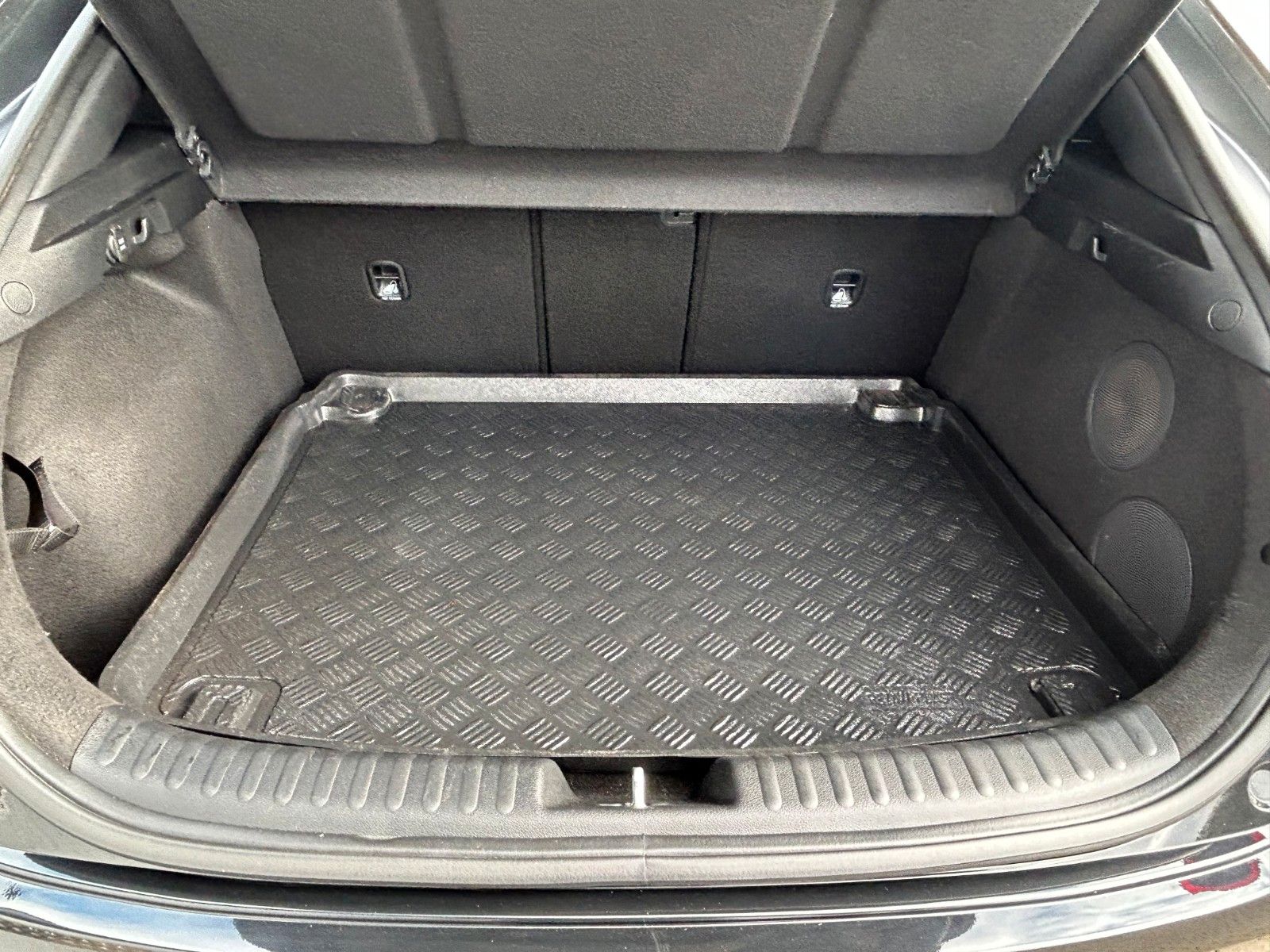 Fahrzeugabbildung Kia XCeed 1.6 T-GDI DCT Black Xdition XCL Glasdach