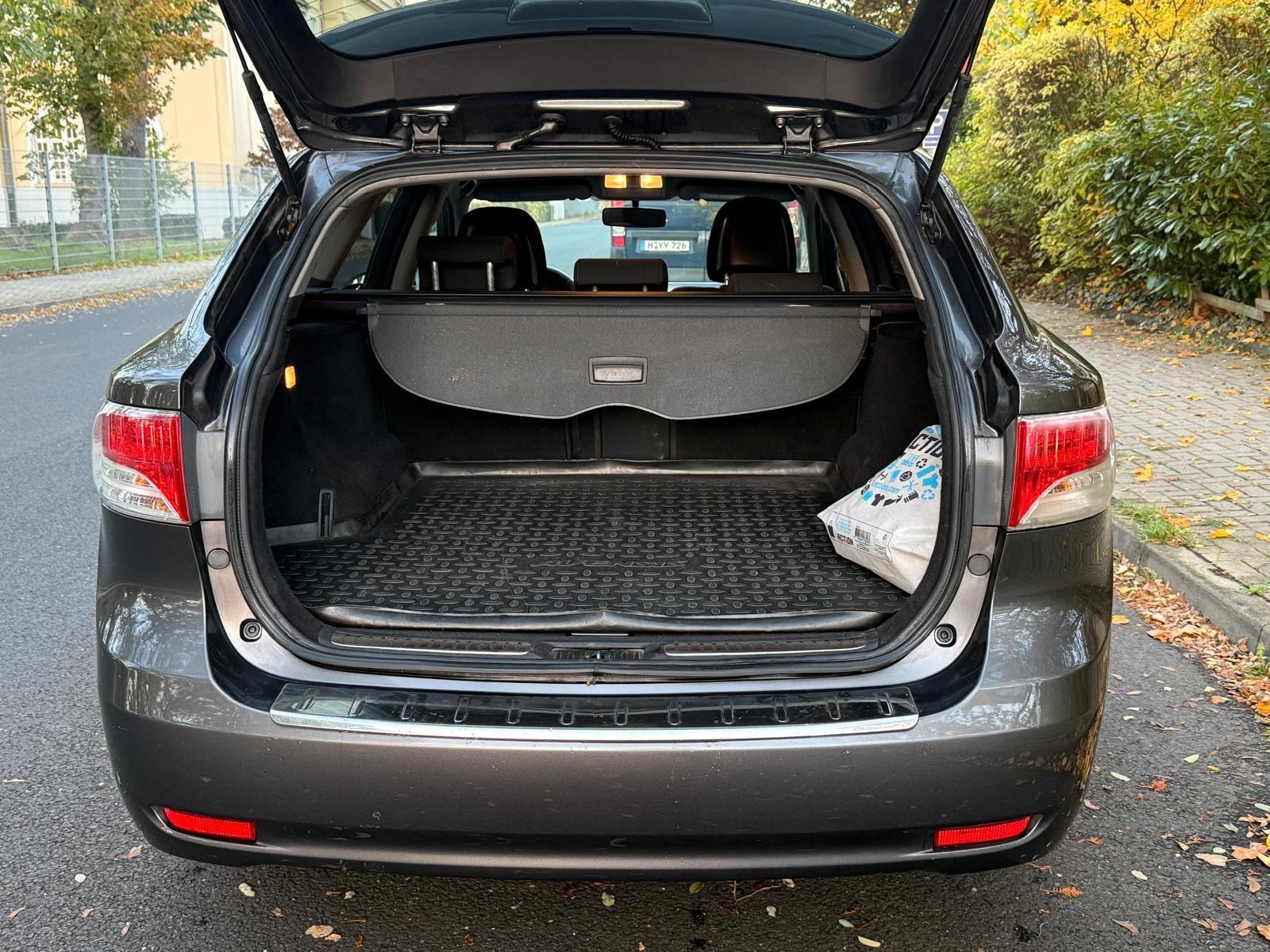 Toyota Avensis 2011 — photo 14