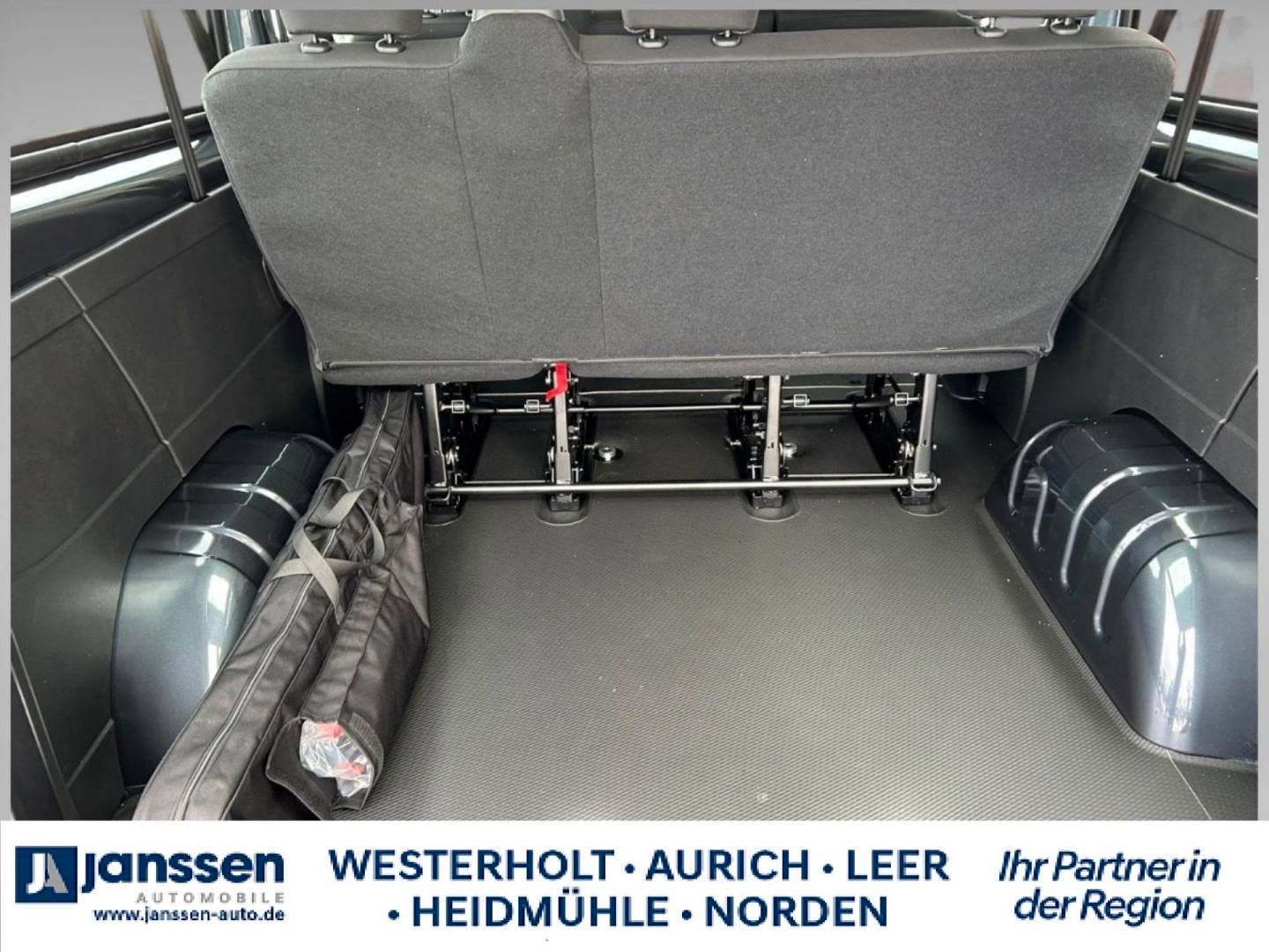 Fahrzeugabbildung Renault TRAFIC Pkw Grand Authentic Blue dCi 150 MY25 9-
