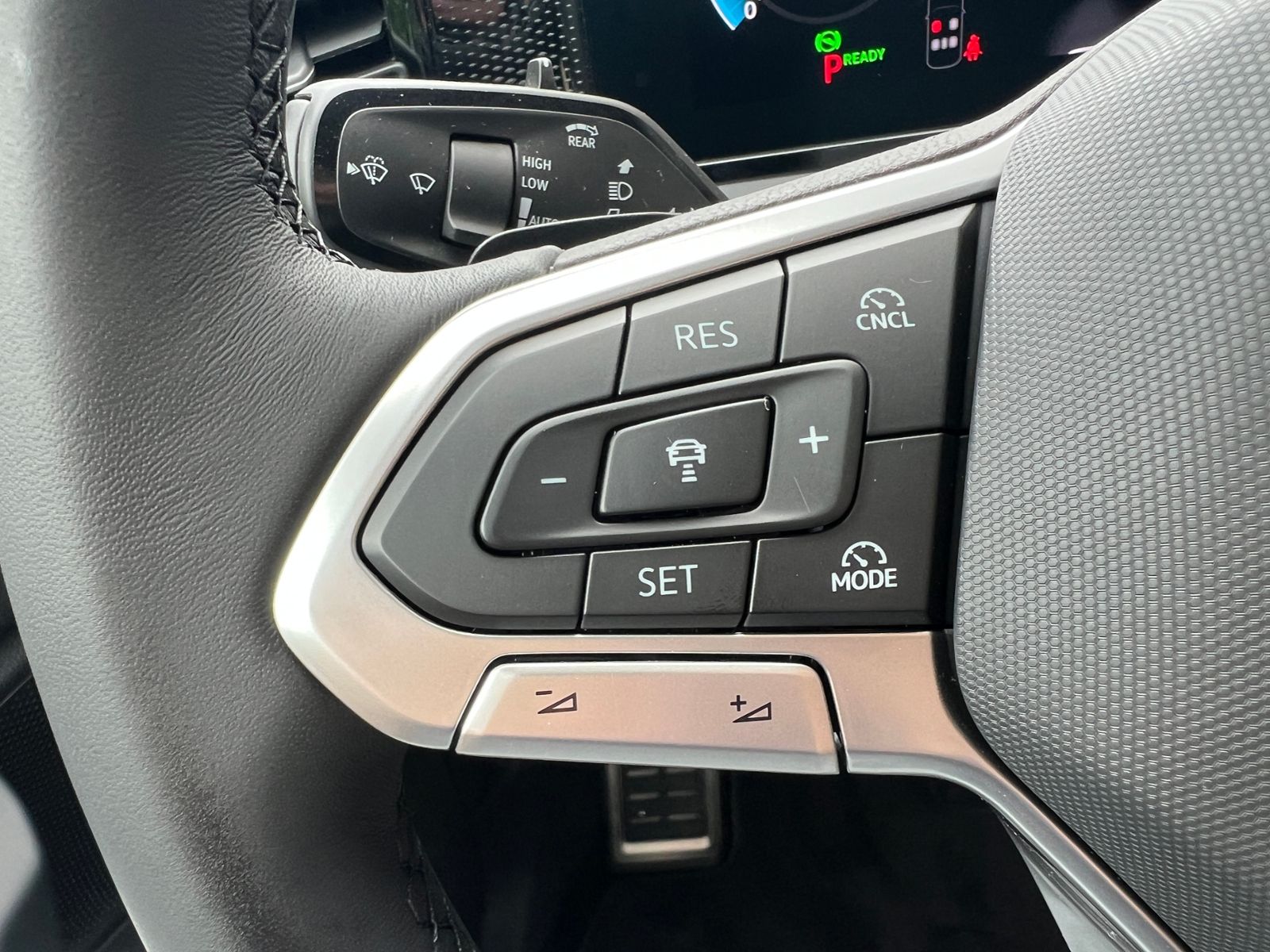 Fahrzeugabbildung Volkswagen Tiguan  ENERGY 1.5 eTSI DSG *AHK, AreaView, Navi